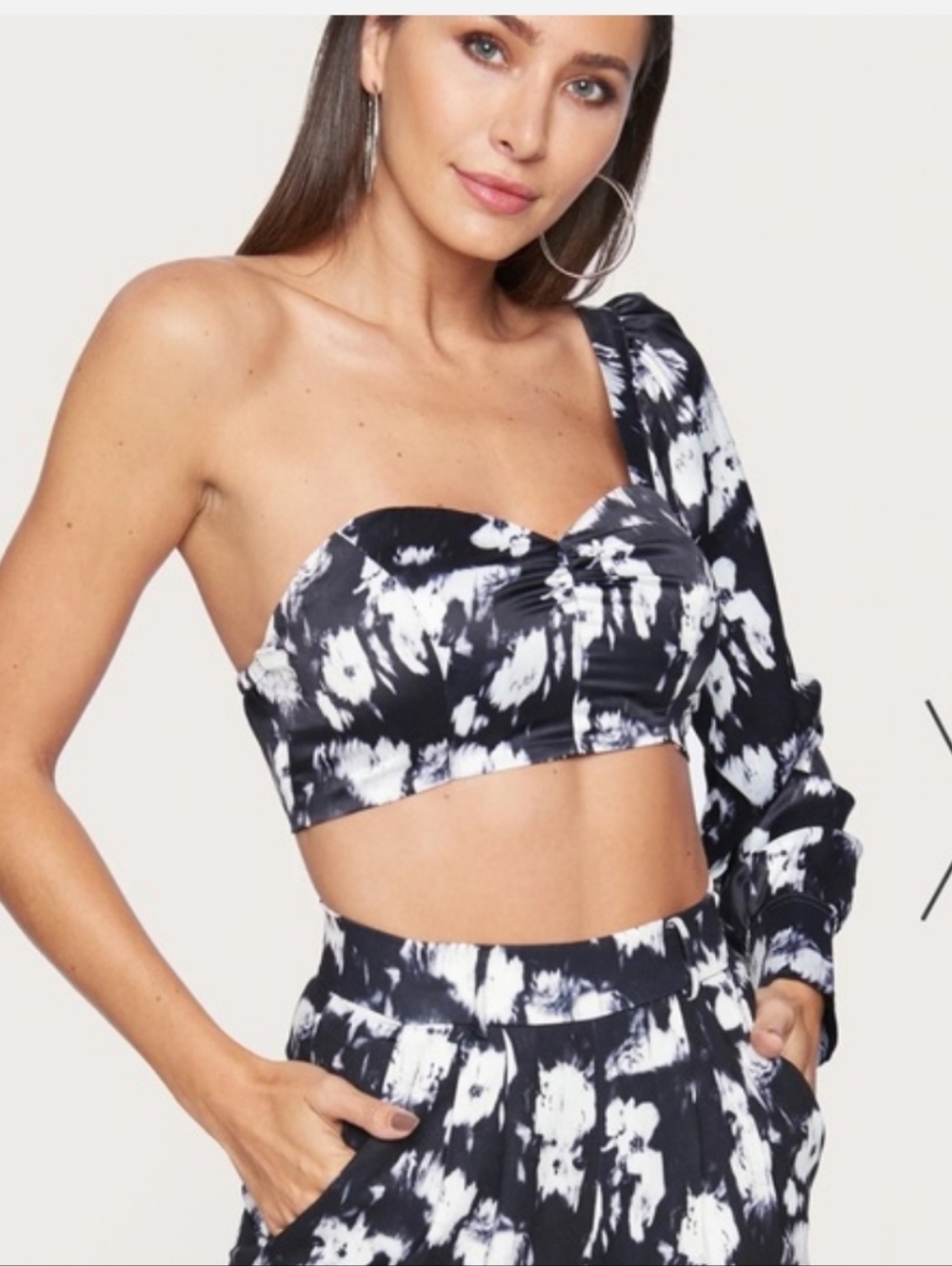 Nwt Bebe One-Shoulder Crop Top in Black & White